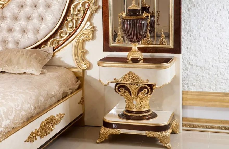 Casa Padrino Luxus Barock Schlafzimmer Set Gold / Weiß / Braun / Gold - 1 Doppelbett mit Kopfteil & 2 Nachtkommoden - Schlafzimmer Möbel im Barockstil - Edel & Prunkvoll