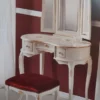 Casa Padrino Luxus Barock Schlafzimmer Set Bordeauxrot / Weiß / Gold - 1 Barock Schminkkommode & 1 Barock Spiegel & 1 Barock Hocker - Barock Schlafzimmer Möbel - Luxus Qualität - Made in Italy