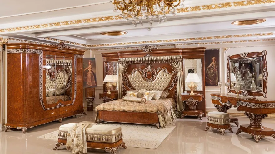 Casa Padrino Luxus Barock Schlafzimmer Set Gold / Braun / Bronzefarben - 1 Doppelbett mit Kopfteil und Rückwand & 2 Nachtkommoden - Schlafzimmer Möbel im Barockstil - Edel & Prunkvoll