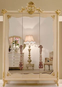 Casa Padrino Luxus Barock Schlafzimmerschrank Cremefarben / Gold - Handgefertigter Kleiderschrank mit 3 verspieglten Türen - Barock Schlafzimmer Möbel - Luxus Qualität - Made in Italy