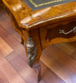 Casa Padrino Luxus Barock Schreibtisch Hellbraun / Dunkelbraun / Grün - Handgefertigter Massivholz Sekretär mit 3 Schubladen - Edle Barock Büro Möbel