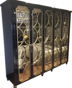 Casa Padrino Luxus Barock Schlafzimmerschrank Schwarz / Gold 260 x 63 x H. 240 cm - Prunkvoller Kleiderschrank mit 5 verspiegelten Türen - Luxus Qualität