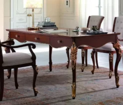 Casa Padrino Luxus Barock Schreibtisch mit 3 Schubladen Braun / Gold - Handgefertigter Bürotisch im Barockstil - Barock Büro Möbel - Luxus Möbel im Barockstil - Luxus Qualität - Made in Italy