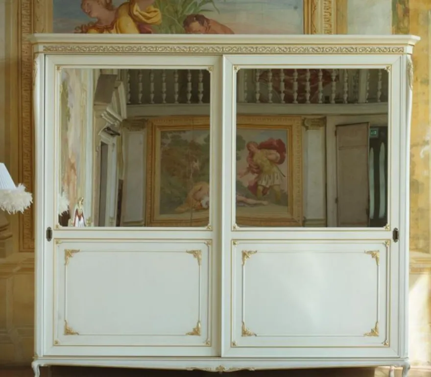 Casa Padrino Luxus Barock Schlafzimmerschrank Weiß / Gold 290 x 68 x H. 254 cm - Kleiderschrank mit 2 verspiegelten Schiebetüren - Edel & Prunkvoll