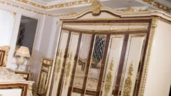 Casa Padrino Luxus Barock Schlafzimmerschrank Weiß / Beige / Braun / Gold - Prunkvoller Massivholz Kleiderschrank im Barockstil - Barock Schlafzimmer & Hotel Möbel - Edel & Prunkvoll