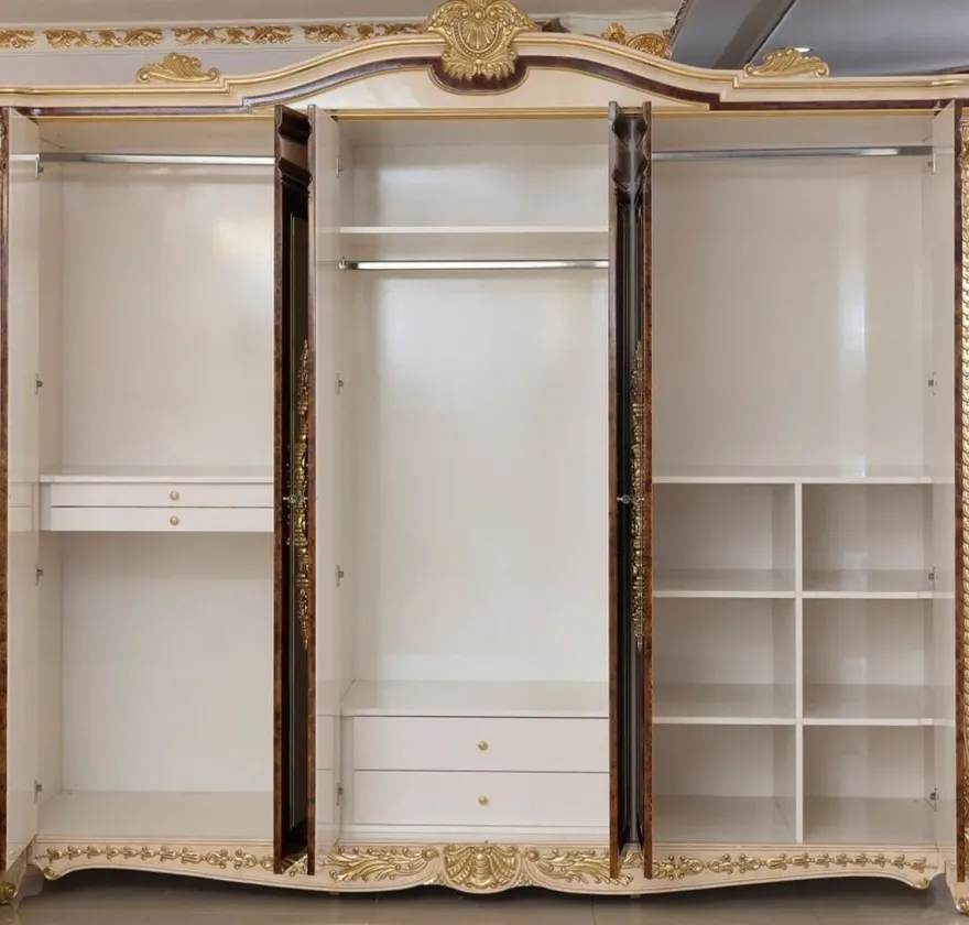 Casa Padrino Luxus Barock Schlafzimmerschrank Weiß / Beige / Braun / Gold - Prunkvoller Massivholz Kleiderschrank im Barockstil - Barock Schlafzimmer & Hotel Möbel - Edel & Prunkvoll