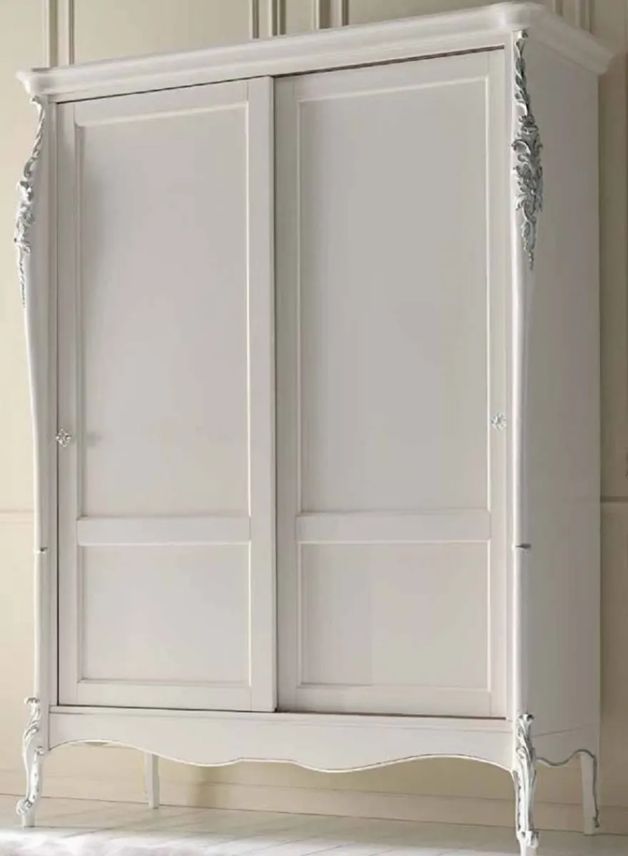 Casa Padrino Luxus Barock Schlafzimmer Schrank Weiß / Silber - Massivholz Kleiderschrank mit 2 Schiebetüren im Barockstil - Schlafzimmer Möbel - Barock Möbel - Luxus Qualität - Made in Italy