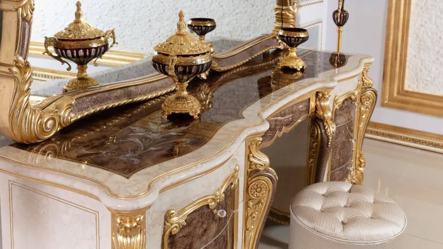 Casa Padrino Luxus Barock Schlafzimmer Set Weiß / Braun / Gold / Silber - 1 Barock Schminkkommode & 1 Barock Spiegel & 1 Barock Hocker - Barock Schlafzimmer Möbel - Edel & Prunkvoll