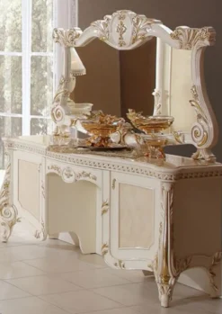 Casa Padrino Luxus Barock Schlafzimmer Set Beige / Weiß / Gold - 1 Barock Schminkkommode & 1 Barock Spiegel - Luxus Schlafzimmer Möbel im Barockstil - Barock Möbel - Edel & Prunkvoll
