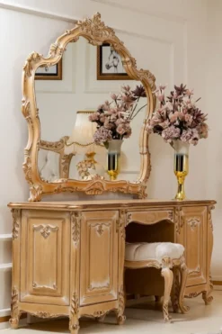 Casa Padrino Luxus Barock Schlafzimmer Schminktisch Set Gold - 1 Barock Schminktisch & 1 Barock Wandspiegel & 1 Barock Hocker - Prunkvolle Barock Schlafzimmer Möbel