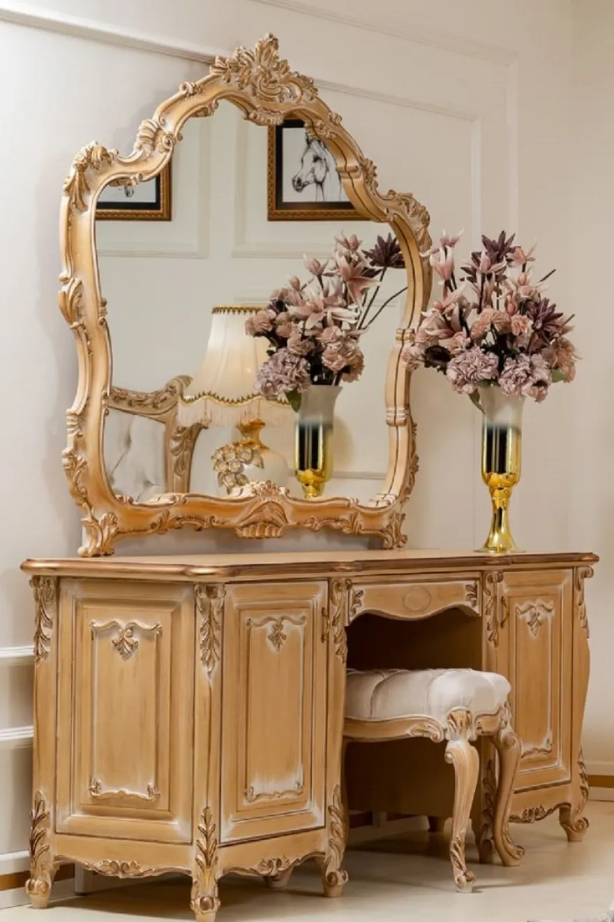 Casa Padrino Luxus Barock Schlafzimmer Schminktisch Set Gold - 1 Barock Schminktisch & 1 Barock Wandspiegel & 1 Barock Hocker - Prunkvolle Barock Schlafzimmer Möbel