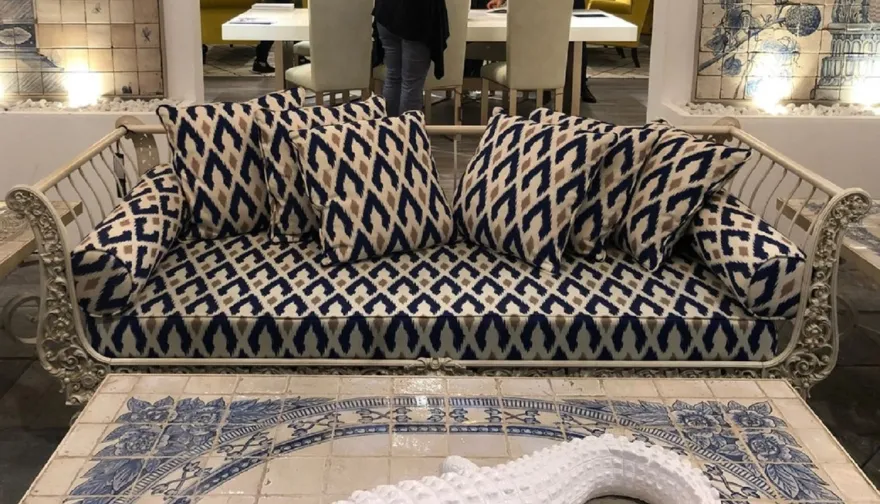 Casa Padrino Luxus Barock Schmiedeeisen Möbel Set Weiß / Blau / Gold - 1 Luxus Sofa & 2 Luxus Sessel & 1 Luxus Couchtisch - Wohnzimmer Möbel - Garten Möbel - Hotel Möbel - Luxus Barock Möbel
