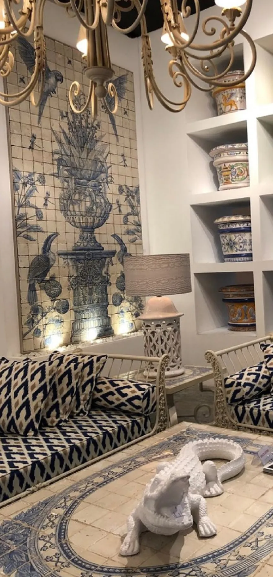 Casa Padrino Luxus Barock Schmiedeeisen Möbel Set Weiß / Blau / Gold - 1 Luxus Sofa & 2 Luxus Sessel & 1 Luxus Couchtisch - Wohnzimmer Möbel - Garten Möbel - Hotel Möbel - Luxus Barock Möbel