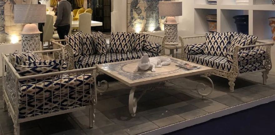 Casa Padrino Luxus Barock Schmiedeeisen Möbel Set Weiß / Blau / Gold - 1 Luxus Sofa & 2 Luxus Sessel & 1 Luxus Couchtisch - Wohnzimmer Möbel - Garten Möbel - Hotel Möbel - Luxus Barock Möbel