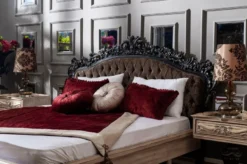 Casa Padrino Luxus Barock Schlafzimmer Set Dunkelbraun / Naturfarben / Schwarz / Gold - 1 Doppelbett mit Kopfteil & 2 Nachtkommoden - Schlafzimmer Möbel im Barockstil - Edel & Prunkvoll