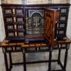 Casa Padrino Luxus Barock Sekretär Dunkelbraun / Braun Intarsien / Schwarz / Gold - Handgefertigter Antik Stil Massivholz Sekretär mit Türen und Schubladen - Barock Büromöbel - Edel & Prunkvoll