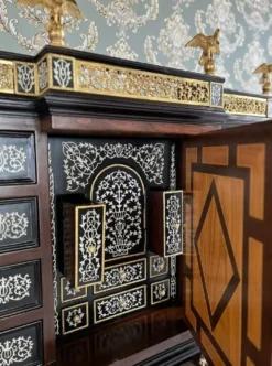 Casa Padrino Luxus Barock Sekretär Schwarz / Braun / Gold - Handgefertigter Antik Stil Massivholz Sekretär mit Türen und Schubladen - Barock Büromöbel - Barock Möbel - Edel & Prunkvoll