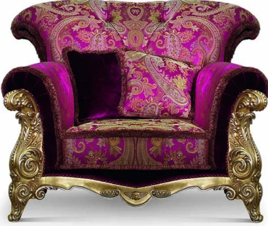 Casa Padrino Luxus Barock Sessel Lila / Gold - Barockstil Wohnzimmer Sessel mit elegantem Muster - Barock Möbel - Barock Wohnzimmer & Hotel Möbel - Luxus Qualität - Made in Italy