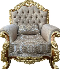Casa Padrino Luxus Barock Sessel Creme Muster / Gold / Braun / Gold - Prunkvoller Wohnzimmer Sessel mit dekorativem Kissen - Barock Möbel