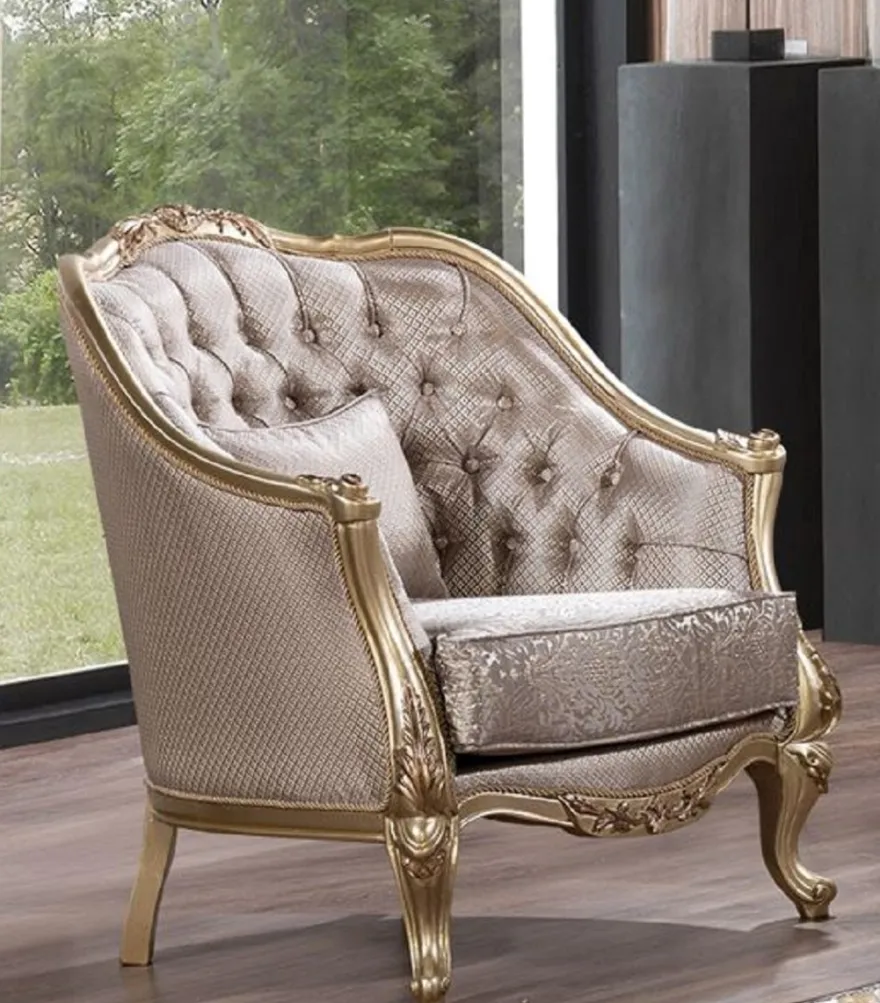 Casa Padrino Luxus Barock Sessel Silber / Gold - Prunkvoller Wohnzimmer Sessel mit elegantem Muster - Luxus Wohnzimmer Möbel im Barockstil - Barock Möbel - Barock Einrichtung