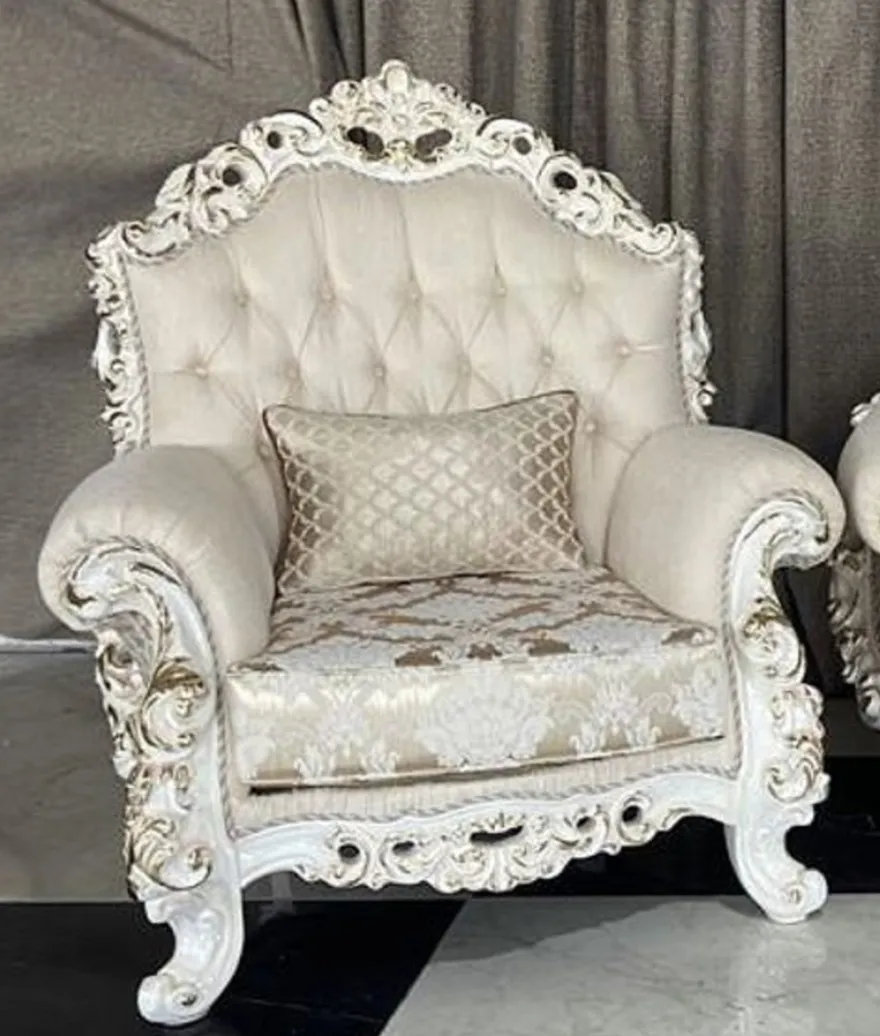 Casa Padrino Luxus Barock Sessel Creme / Weiß / Gold - Prunkvoller Wohnzimmer Sessel - Barockstil Wohnzimmer Möbel - Luxus Möbel im Barockstil - Barock Einrichtung - Wohnzimmer Einrichtung