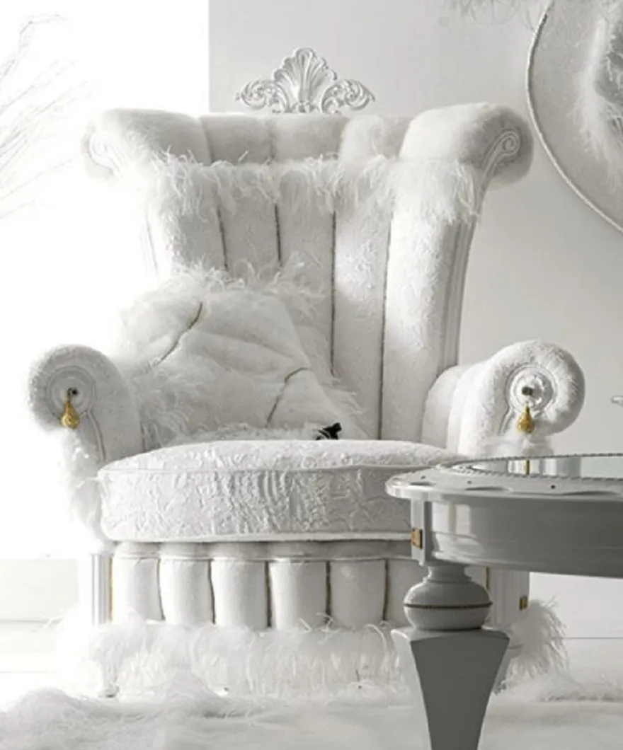 Casa Padrino Luxus Barock Sessel Weiß / Gold - Prunkvoller Wohnzimmer Sessel im Barockstil - Barock Wohnzimmer Möbel - Barock Schloß Möbel - Erstklassische Qualität - Made in Italy