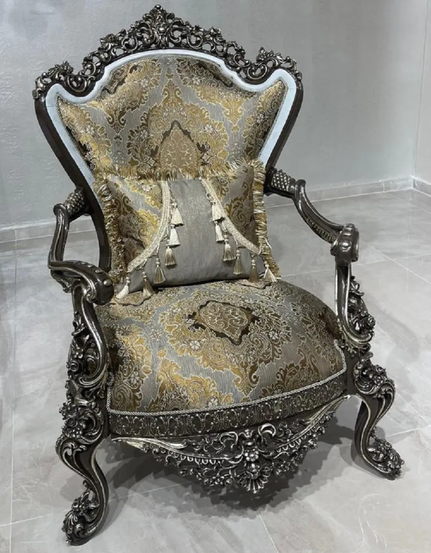 Casa Padrino Luxus Barock Sessel Silber / Gold / Weiß / Schwarz / Silber - Prunkvoller Wohnzimmer Sessel - Barockstil Wohnzimmer Möbel - Luxus Möbel im Barockstil - Barock Einrichtung