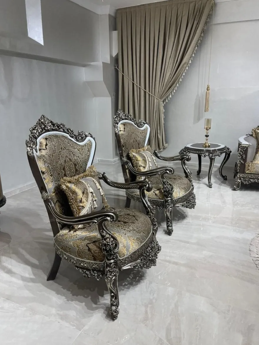 Casa Padrino Luxus Barock Sessel Silber / Gold / Weiß / Schwarz / Silber - Prunkvoller Wohnzimmer Sessel - Barockstil Wohnzimmer Möbel - Luxus Möbel im Barockstil - Barock Einrichtung