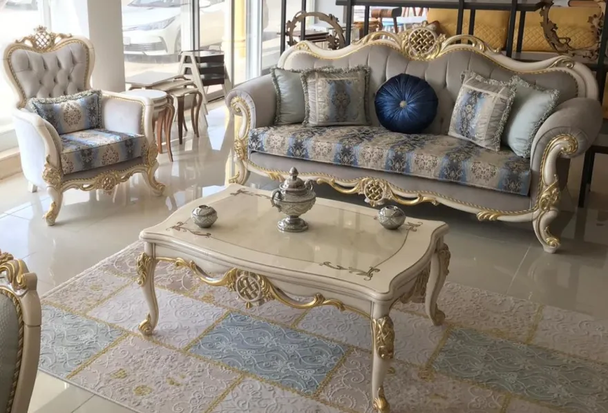 Casa Padrino Luxus Barock Sessel Grau / Blau / Weiß / Gold 93 x 73 x H. 120 cm - Prunkvoller Massivholz Wohnzimmer Sessel mit elegantem Muster und dekorativem Kissen - Barock Wohnzimmer Möbel
