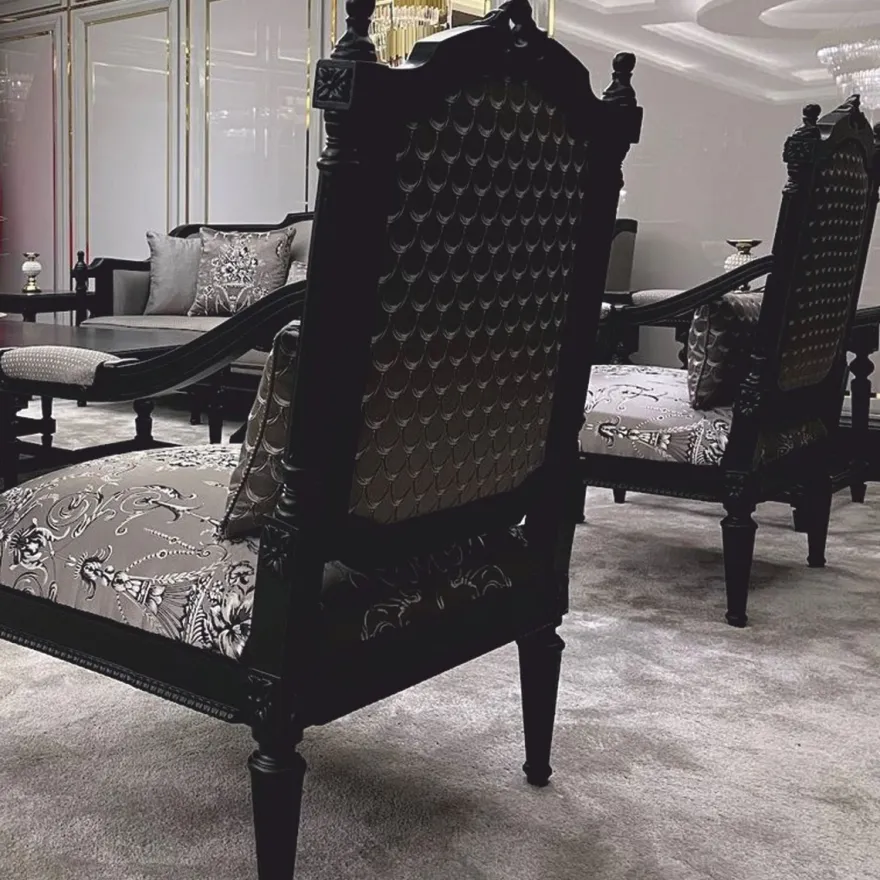 Casa Padrino Luxus Barock Sessel mit Kissen Silber / Schwarz - Barock Wohnzimmer Möbel