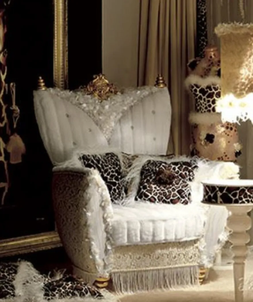 Casa Padrino Luxus Barock Sessel Weiß / Gold - Prunkvoller Wohnzimmer Sessel im Barockstil - Erstklassische Qualität - Made in Italy