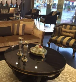 Casa Padrino Luxus Barock Sessel Schwarz / Gold 85 x 85 x H. 85 cm - Wohnzimmer Sessel mit Streifen - Prunkvolle Barock Wohnzimmer Möbel