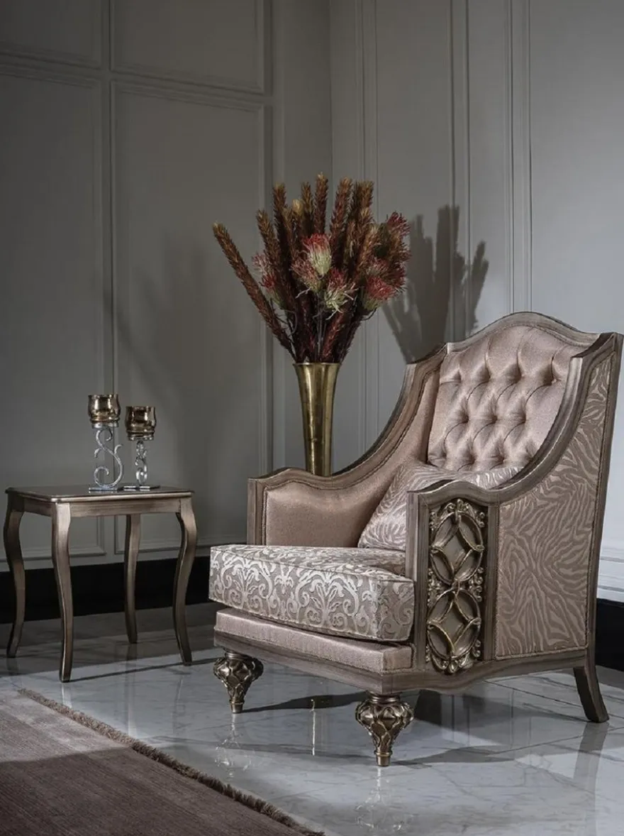 Casa Padrino Luxus Barock Sessel Rosa / Silber - Handgefertigter Barockstil Sessel mit elegantem Muster und dekorativem Kissen - Prunkvolle Barock Wohnzimmer Möbel