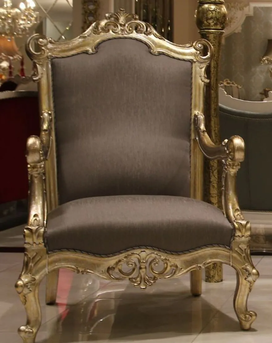 Casa Padrino Luxus Barock Sessel Grau / Gold 80 x 70 x H. 125 cm - Prunkvoller Massivholz Wohnzimmer Sessel - Barock Wohnzimmer Möbel