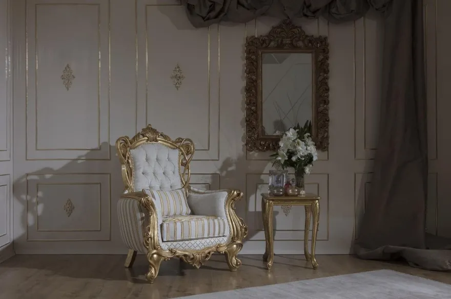 Casa Padrino Luxus Barock Sessel Weiß / Gold 100 x 80 x H. 124 cm - Wohnzimmer Sessel mit elegantem Muster und dekorativem Kissen - Barock Möbel - Edel & Prunkvoll