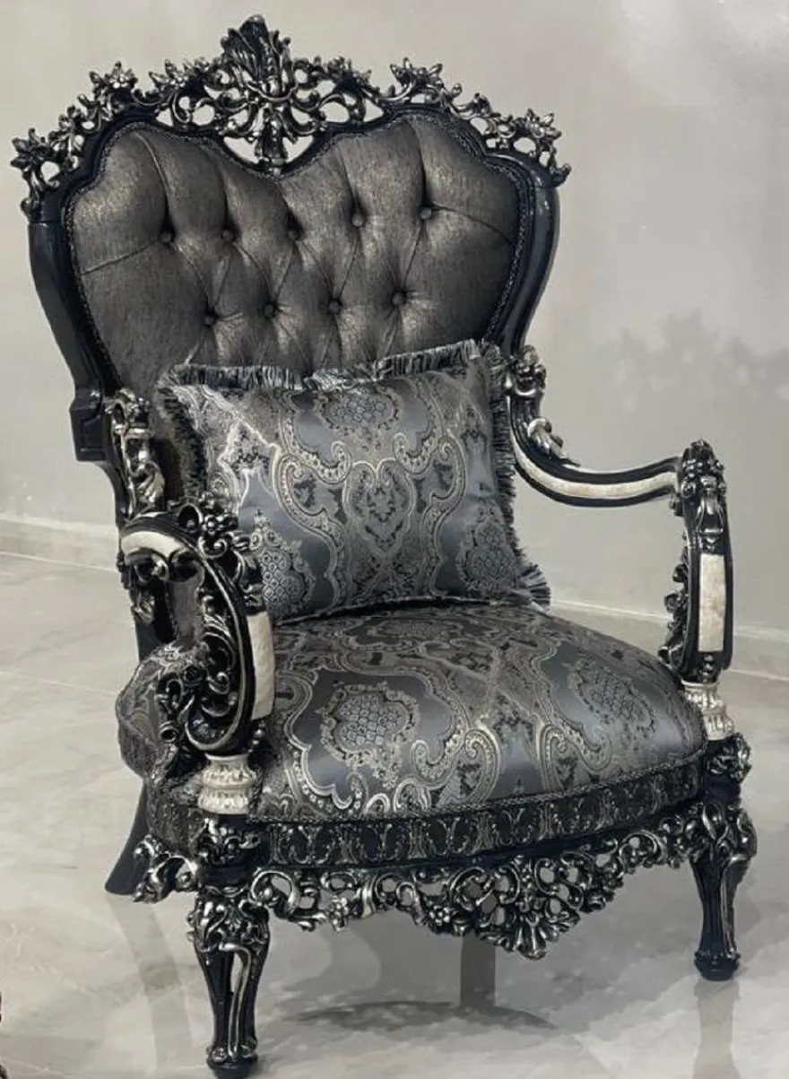 Casa Padrino Luxus Barock Sessel Silber / Weiß / Schwarz / Gold - Prunkvoller Wohnzimmer Sessel - Barockstil Wohnzimmer Möbel - Luxus Möbel im Barockstil - Barock Möbel - Barock Einrichtung