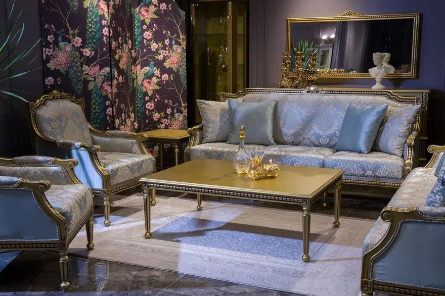 Casa Padrino Luxus Barock Sessel Hellblau / Gold 68 x 72 x H. 103 cm - Wohnzimmer Sessel mit elegantem Muster - Barock Wohnzimmer Möbel