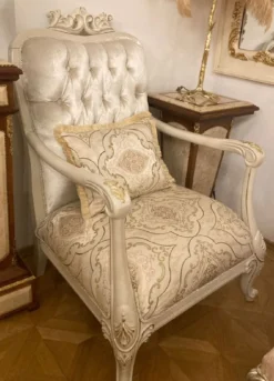 Casa Padrino Luxus Barock Sessel Silber / Mehrfarbig / Creme / Gold - Prunkvoller Wohnzimmer Sessel mit elegantem Muster - Luxus Wohnzimmer Möbel im Barockstil - Barock Möbel - Edel & Prunkvoll