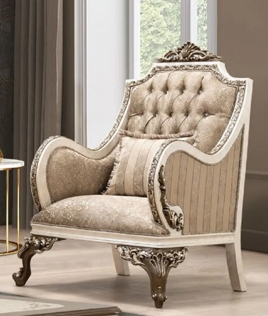 Casa Padrino Luxus Barock Sessel Beige / Cremefarben / Braun / Gold - Prunkvoller Wohnzimmer Sessel mit elegantem Muster - Barock Wohnzimmer Möbel