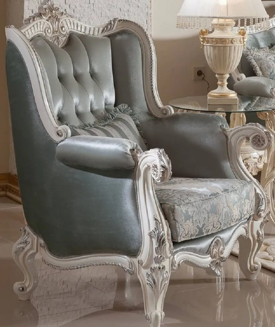 Casa Padrino Luxus Barock Sessel Grün / Beige / Weiß / Silber - Prunkvoller Wohnzimmer Sessel mit elegantem Muster - Barock Möbel - Luxus Wohnzimmer Möbel im Barockstil - Edel & Prunkvoll