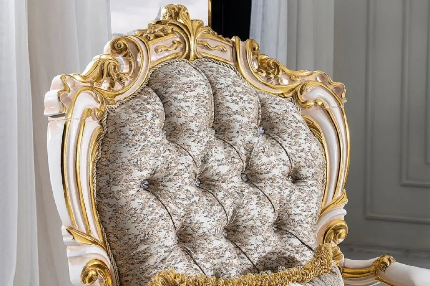 Casa Padrino Luxus Barock Sessel Silber / Beige / Schwarz / Weiß / Gold - Prunkvoller Wohnzimmer Sessel mit Glitzersteinen - Barockstil Wohnzimmer Möbel - Luxus Möbel im Barockstil