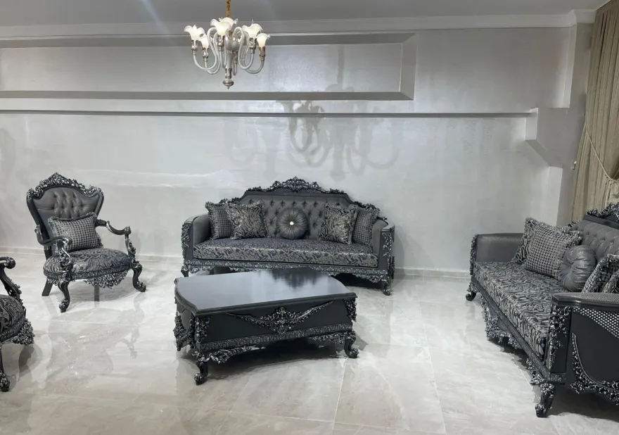 Casa Padrino Luxus Barock Sessel Grau / Silber - Prunkvoller Wohnzimmer Sessel - Barockstil Wohnzimmer Möbel - Luxus Möbel im Barockstil - Barock Einrichtung - Edel & Prunkvoll