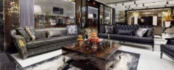 Casa Padrino Luxus Barock Sessel Lila / Schwarz - Prunkvoller Wohnzimmer Sessel mit elegantem Muster - Luxus Wohnzimmer Möbel im Barockstil - Barock Möbel - Barock Einrichtung