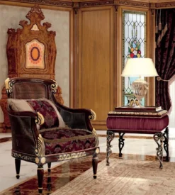 Casa Padrino Luxus Barock Sessel Lila / Braun / Gold - Barockstil Wohnzimmer Sessel mit elegantem Muster - Barock Möbel - Barock Wohnzimmer & Hotel Möbel - Luxus Qualität - Made in Italy
