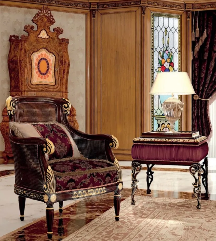 Casa Padrino Luxus Barock Sessel Lila / Braun / Gold - Barockstil Wohnzimmer Sessel mit elegantem Muster - Barock Möbel - Barock Wohnzimmer & Hotel Möbel - Luxus Qualität - Made in Italy