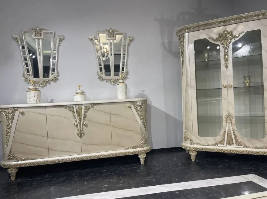 Casa Padrino Luxus Barock Sideboard Beige / Grau / Gold - Barockstil Massivholz Schrank mit 4 Türen - Luxus Möbel im Barockstil - Barock Möbel - Edel & Prunkvoll