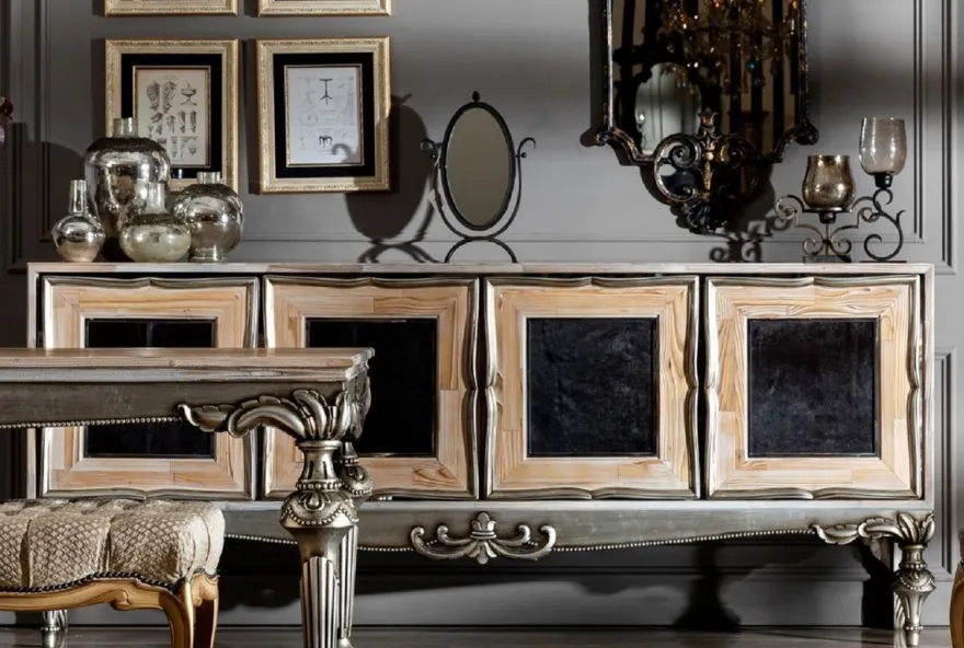 Casa Padrino Luxus Barock Sideboard mit 4 Türen Naturfarben / Schwarz / Silber - Edler Massivholz Schrank im Barockstil - Barock Möbel