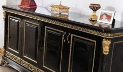 Casa Padrino Luxus Barock Sideboard Schwarz / Gold - Prunkvoller Massivholz Schrank mit 4 Türen - Barock Möbel - Edel & Prunkvoll