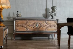 Casa Padrino Luxus Barock Sideboard mit 4 Türen Naturfarben / Beige / Braun / Silber - Edler Massivholz Schrank im Barockstil - Barock Möbel