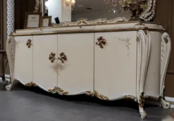 Casa Padrino Luxus Barock Sideboard Cremefarben / Weiß / Gold - Prunkvoller Massivholz Schrank mit 4 Türen und Schublade - Barock Möbel